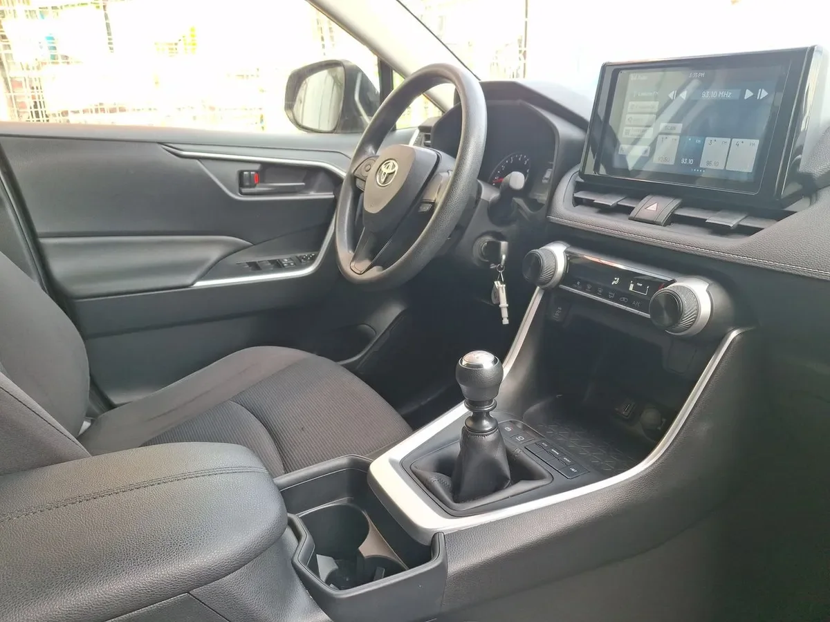 Toyota Rav 4 2.0 Le 4x2 Mt 5p año 2022