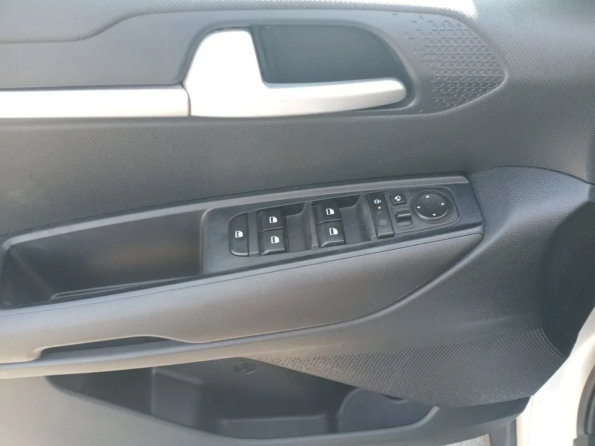 Kia Sonet 1.5 Ex 4x2 Ivt Ri At 5p año 2025