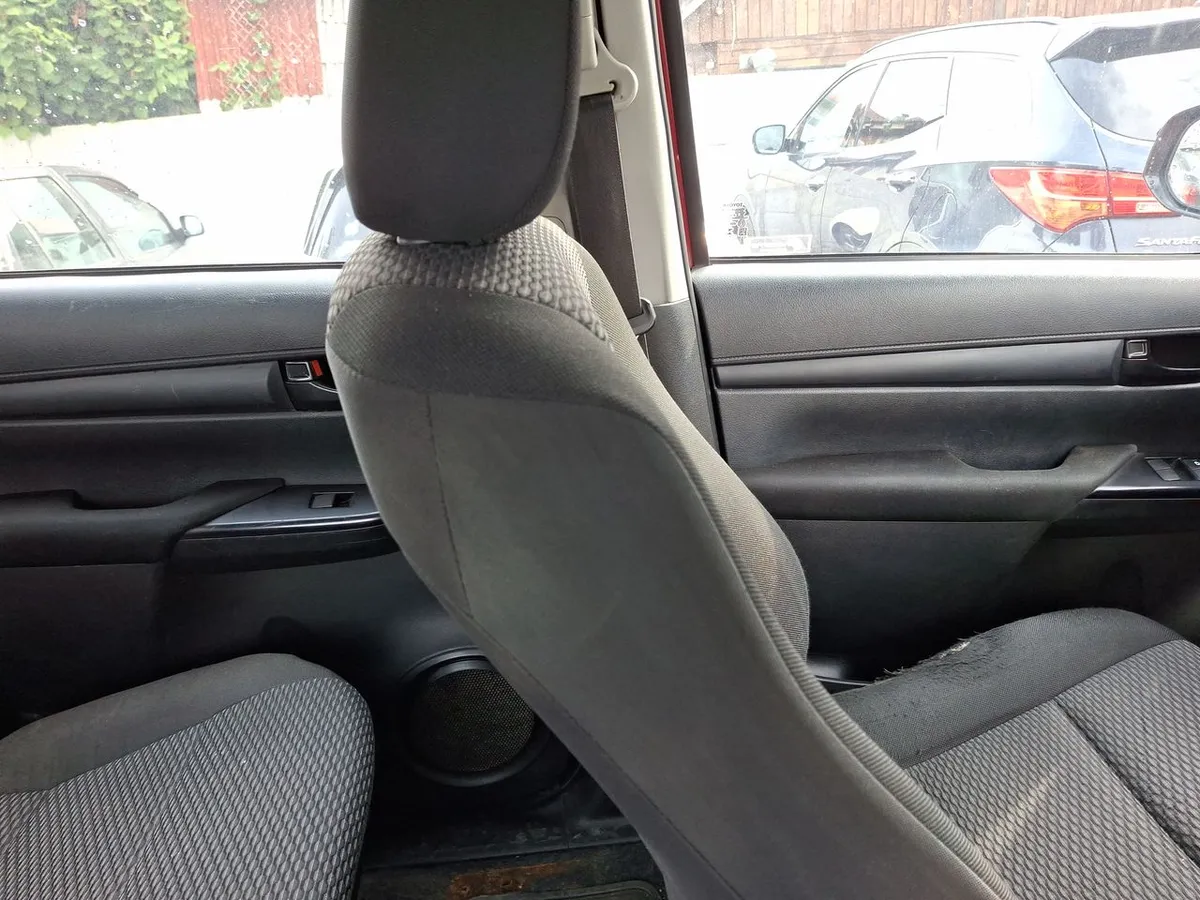 Toyota Hilux 2.4 Dx Diesel 4x2 Dob. Cab. Mt 4p año 2023