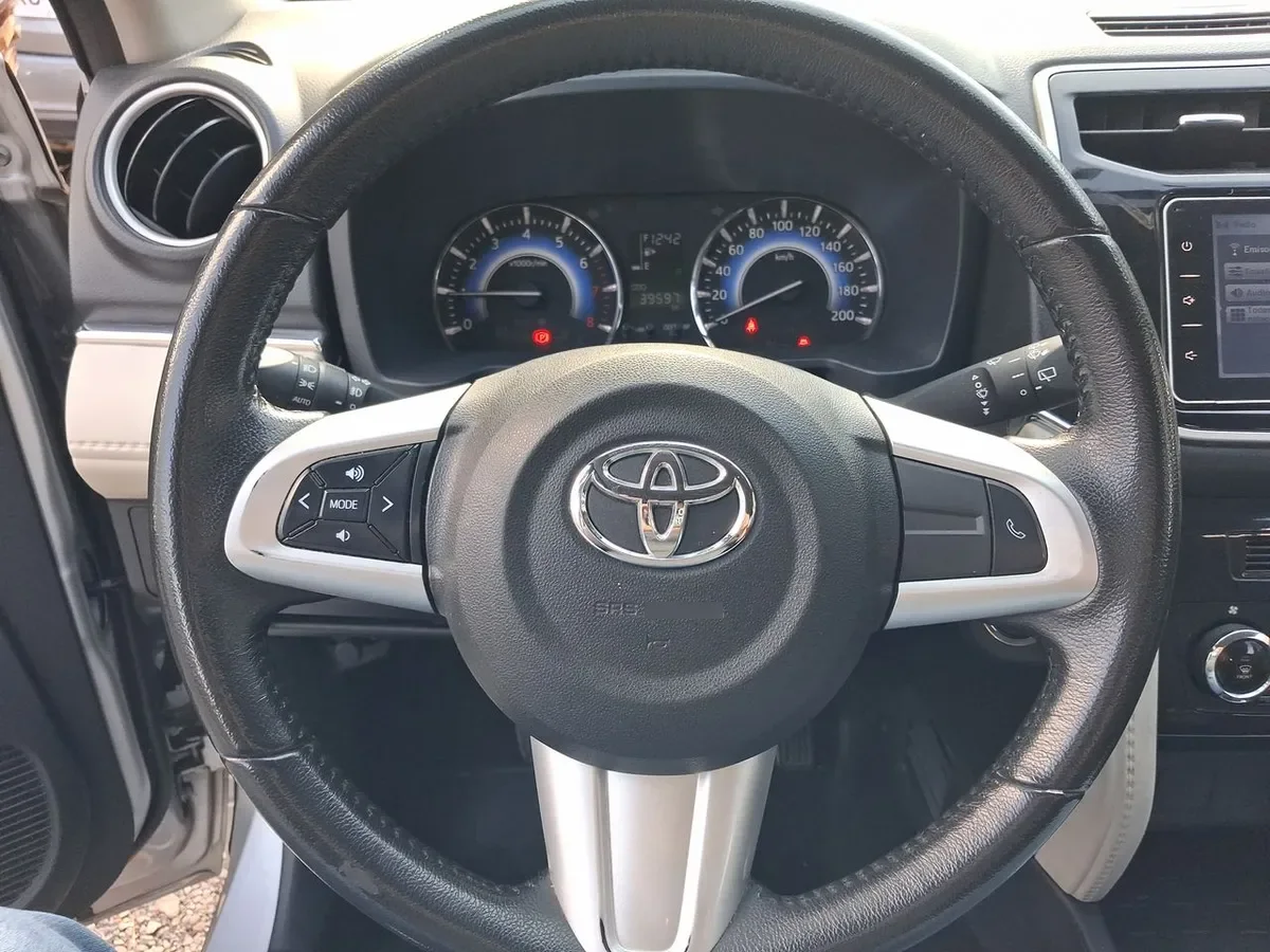 Toyota Rush 1.5 Xli 4x2 Mt 5p año 2022