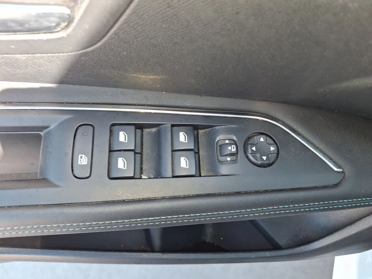 Peugeot 3008 1.6 Allure Pack Thp 165 4x2 Eat6 5p año 2024