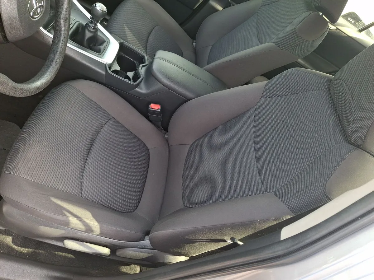 Toyota Rav 4 2.0 Le 4x2 Mt 5p año 2022