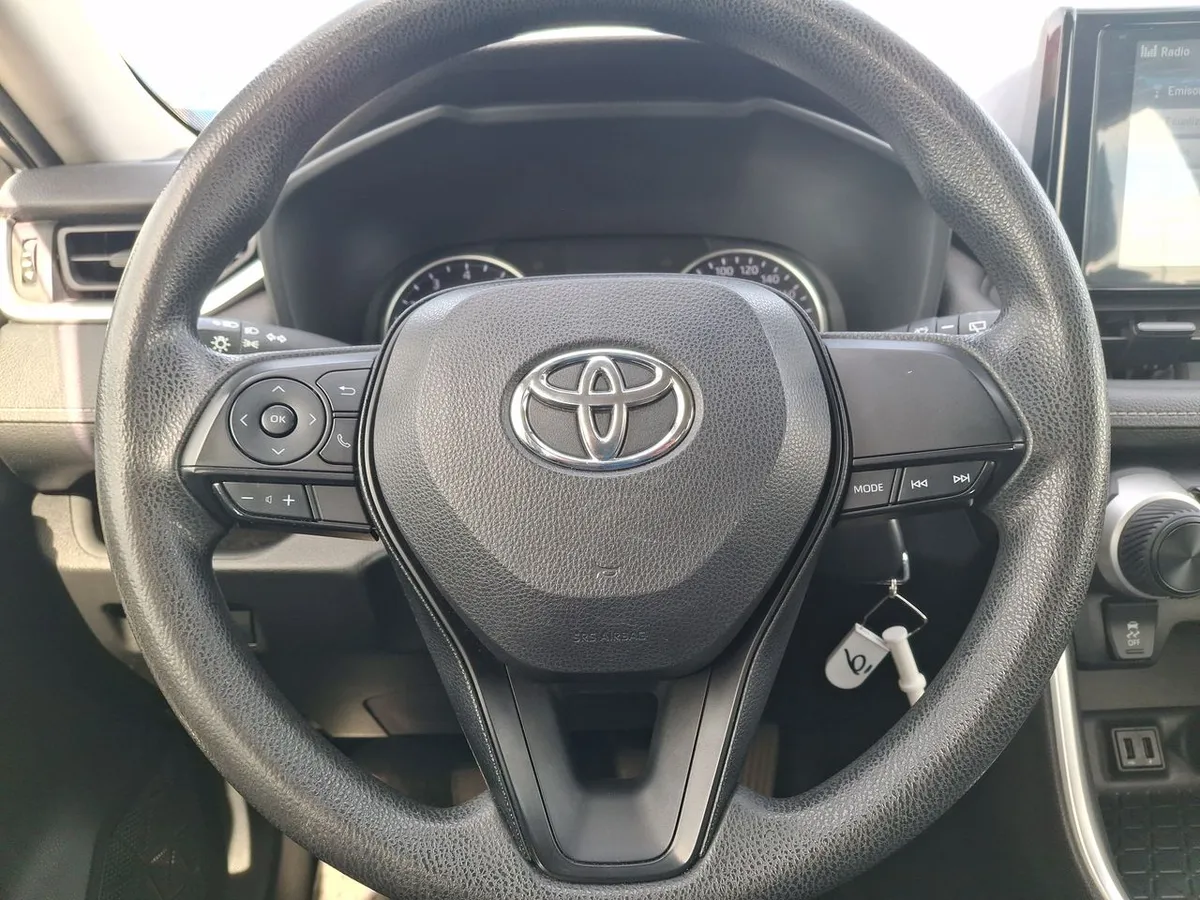Toyota Rav 4 2.0 Le 4x2 Mt 5p año 2022