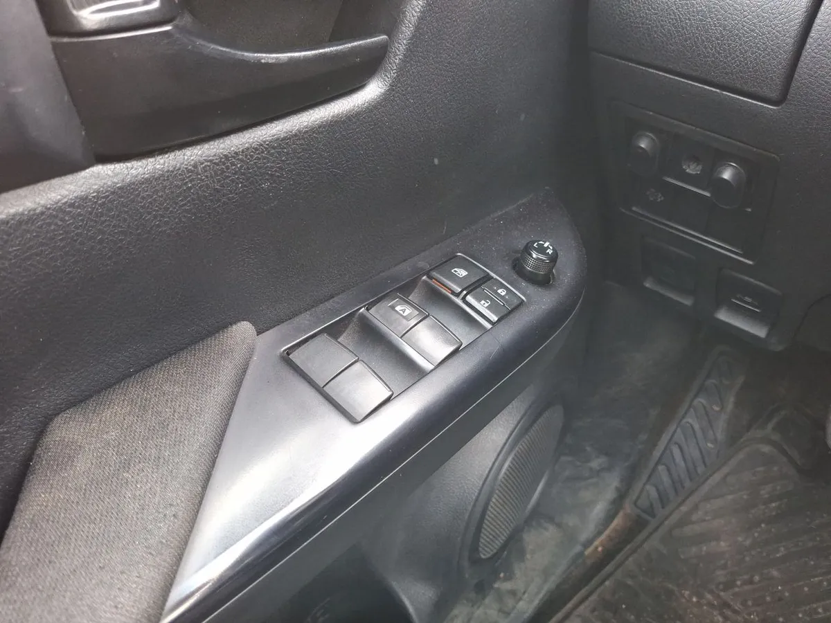 Toyota Hilux 2.4 Dx Diesel 4x2 Dob. Cab. Mt 4p año 2023