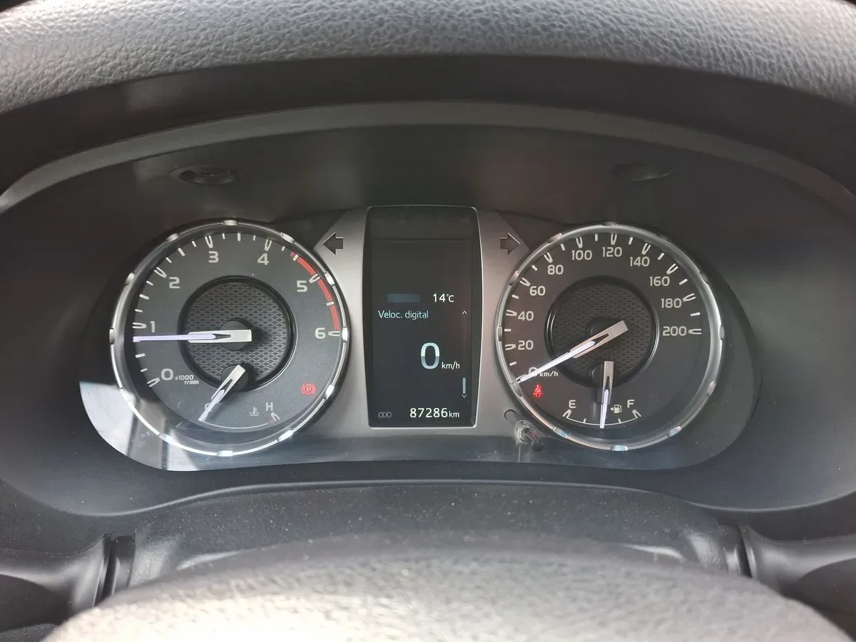 Toyota Hilux 2.4 Dx Diesel 4x2 Dob. Cab. Mt 4p año 2023