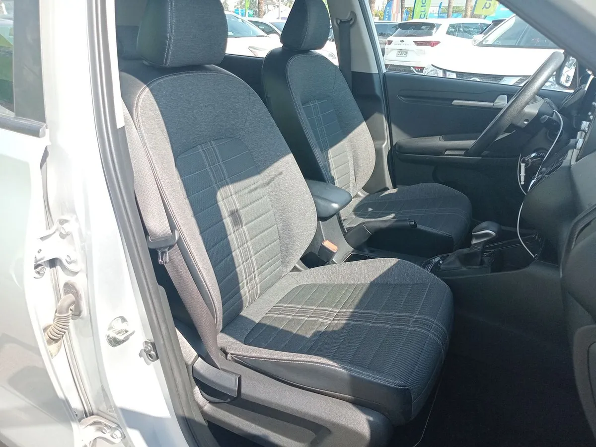 Kia Sonet 1.5 Ex 4x2 Ivt Ri At 5p año 2025