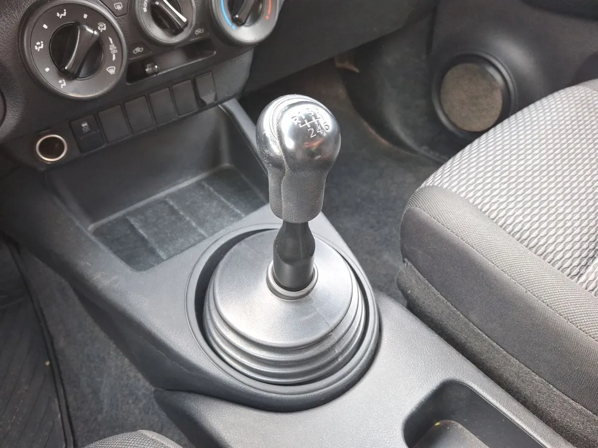 Toyota Hilux 2.4 Dx Diesel 4x2 Dob. Cab. Mt 4p año 2023