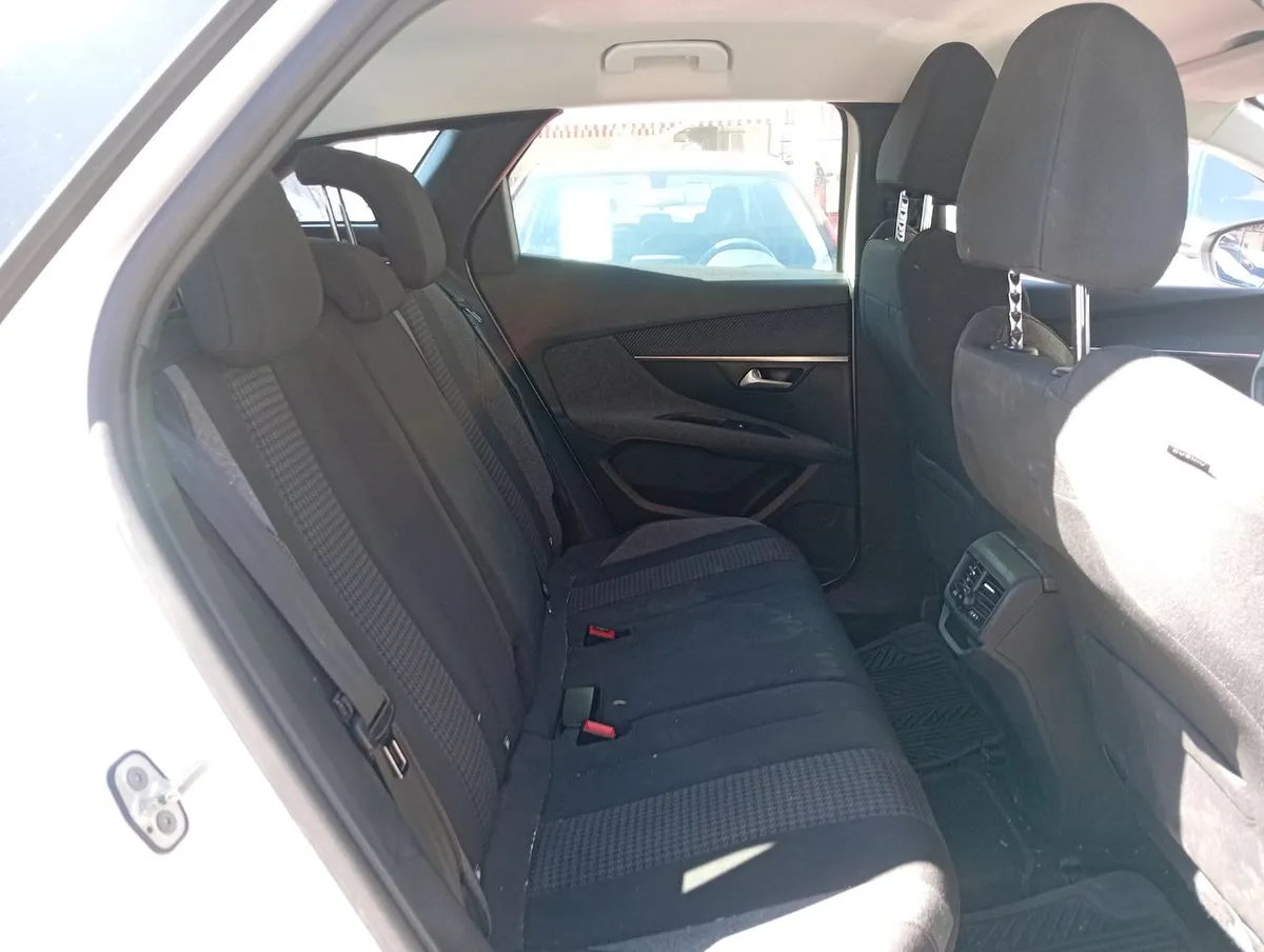 Peugeot 3008 1.5 Active Pack Bluehdi 4x2 130 Mt6 5p año 2022