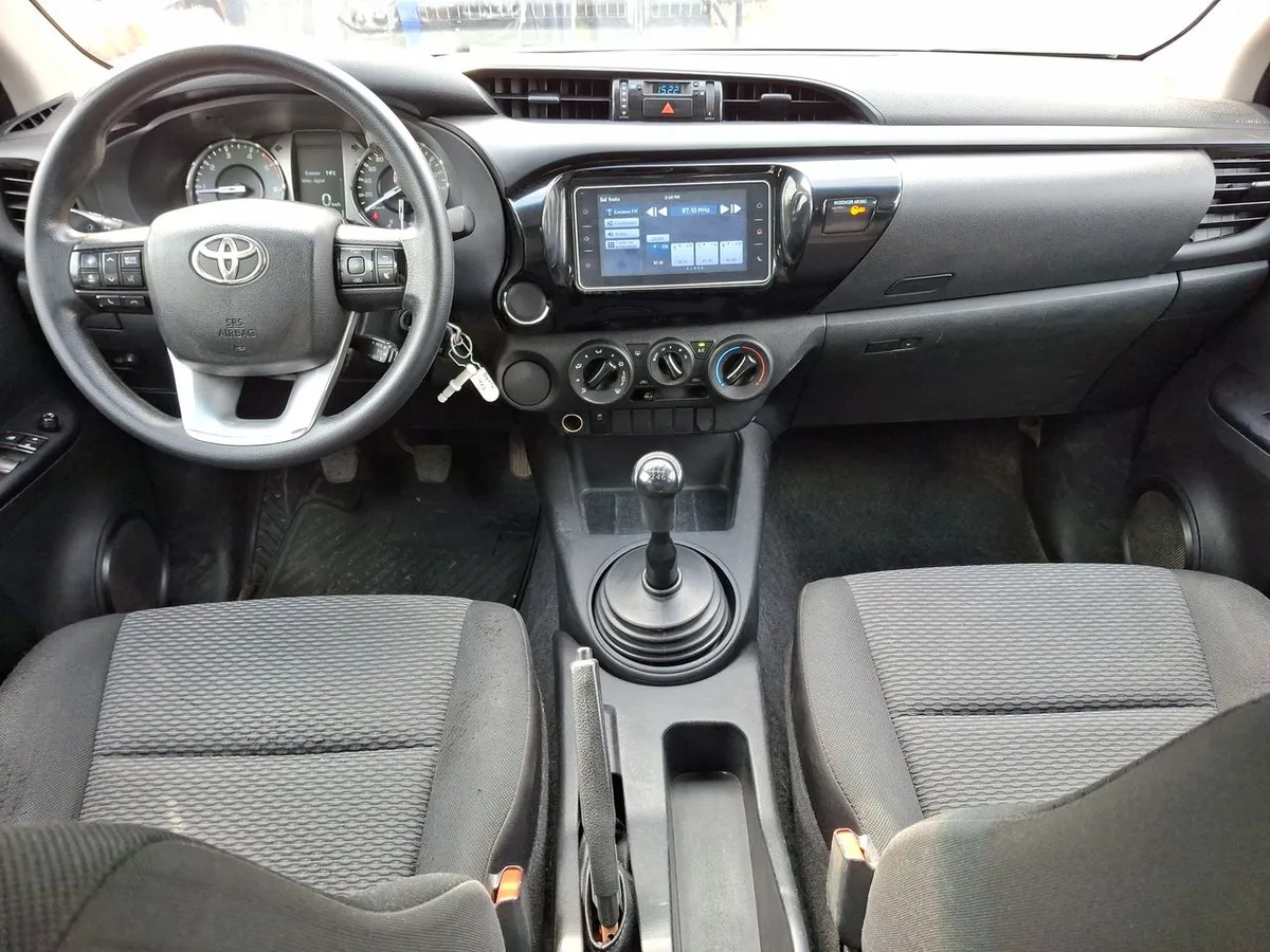 Toyota Hilux 2.4 Dx Diesel 4x2 Dob. Cab. Mt 4p año 2023