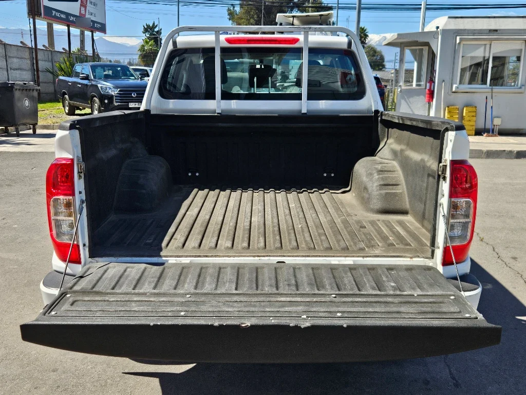 Nissan Navara Dc 4x2 2.3tdi Se Mt año 2023