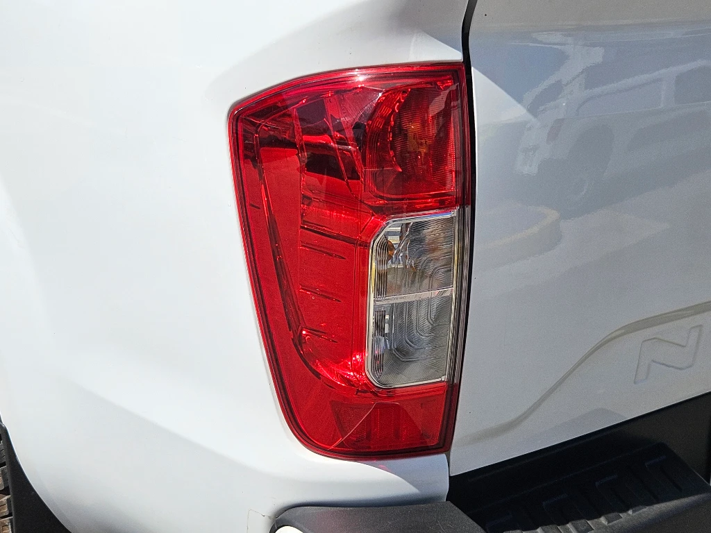 Nissan Navara Dc 4x2 2.3tdi Se Mt año 2023