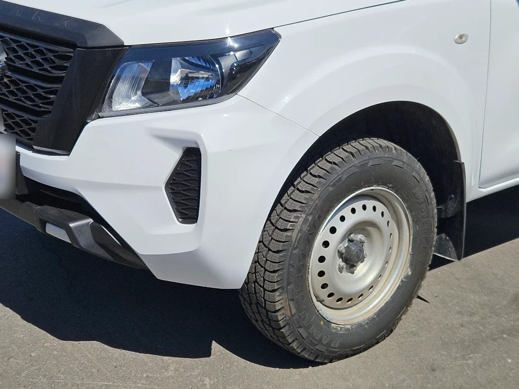 Nissan Navara Dc 4x2 2.3tdi Se Mt año 2023