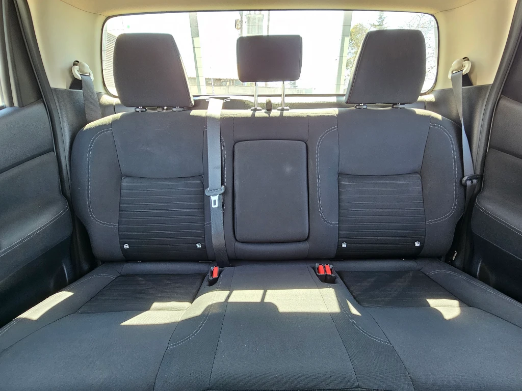 Nissan Navara Dc 4x2 2.3tdi Se Mt año 2023