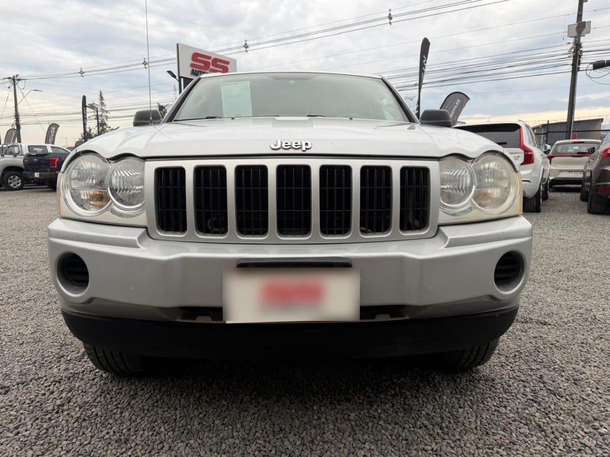Jeep Grand Cherokee Laredo 3.7 4x4 año 2006
