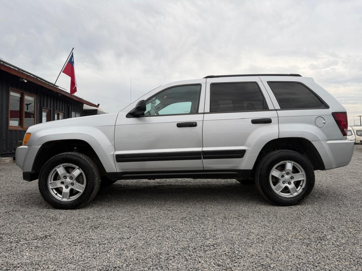 Jeep Grand Cherokee Laredo 3.7 4x4 año 2006