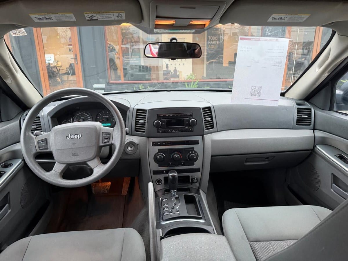 Jeep Grand Cherokee Laredo 3.7 4x4 año 2006