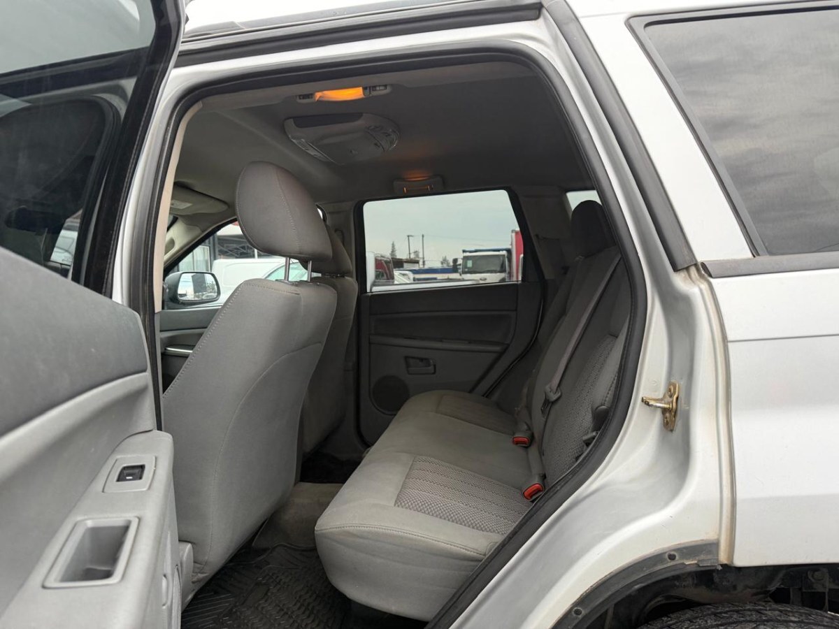 Jeep Grand Cherokee Laredo 3.7 4x4 año 2006