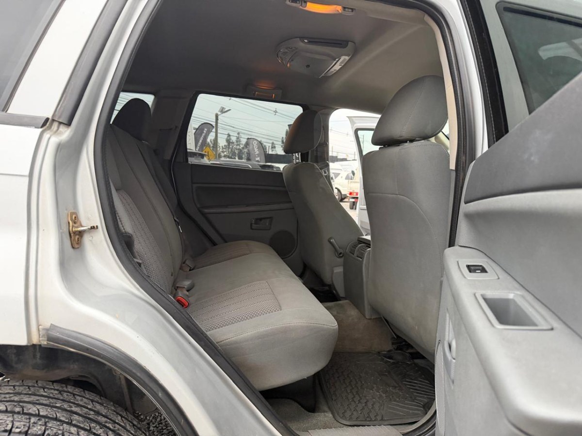 Jeep Grand Cherokee Laredo 3.7 4x4 año 2006