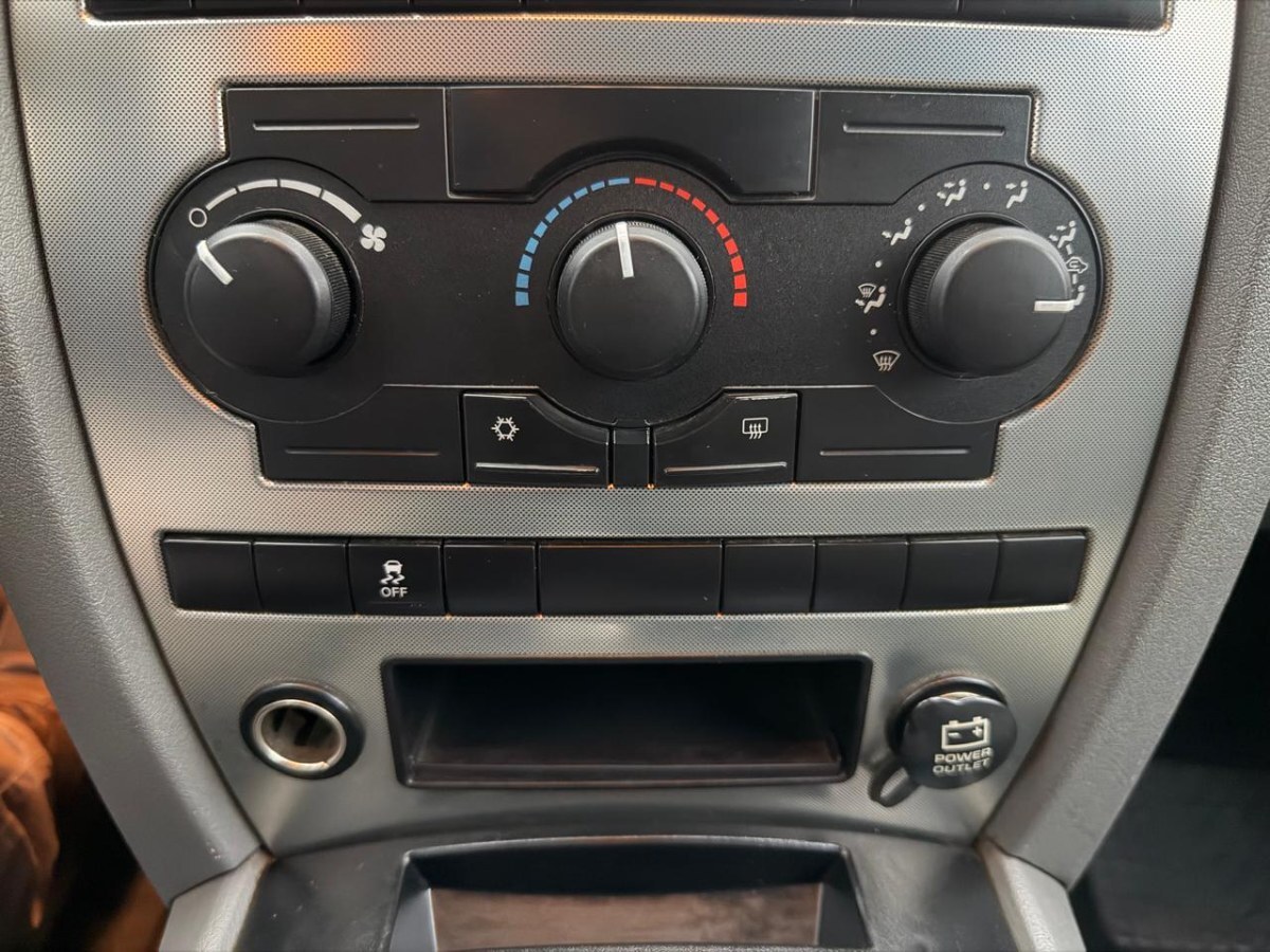 Jeep Grand Cherokee Laredo 3.7 4x4 año 2006
