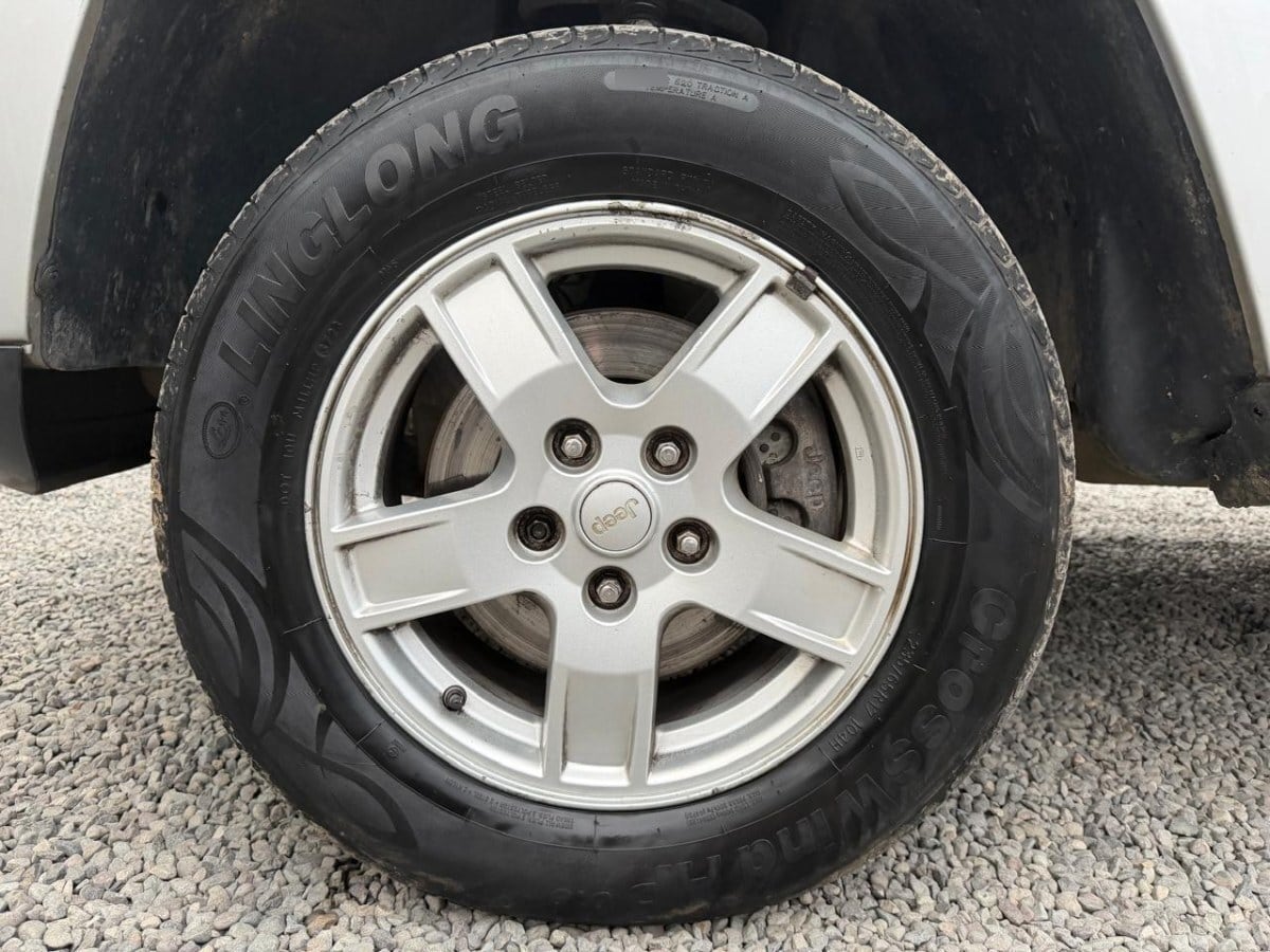 Jeep Grand Cherokee Laredo 3.7 4x4 año 2006