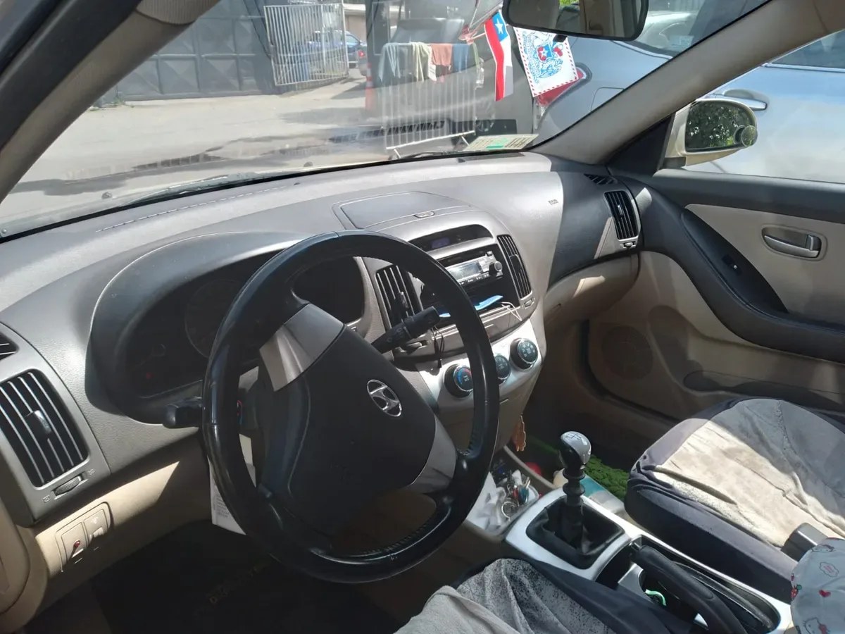 HYUNDAI ELANTRA 1.6 F/l Gls Mt Ac año 2007