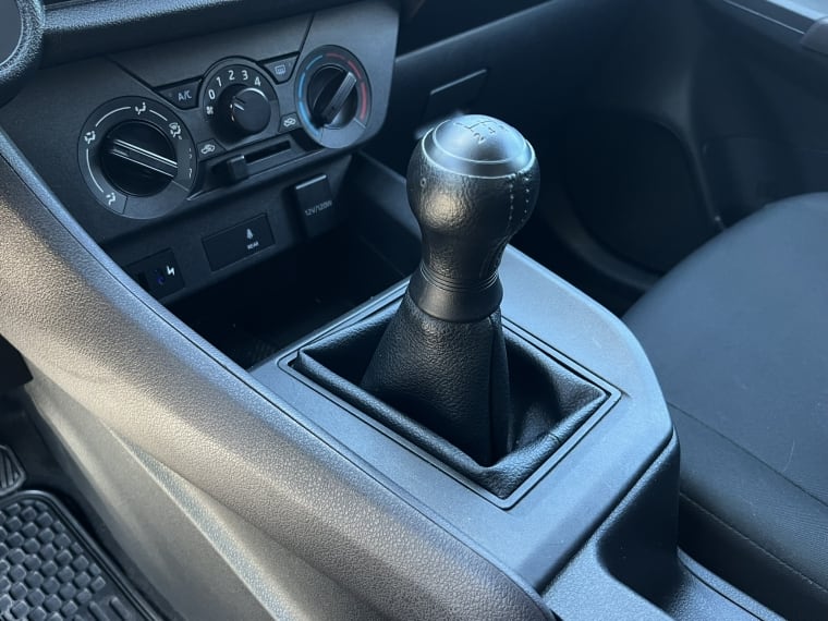 Toyota Yaris 1.5l I Mt año 2025