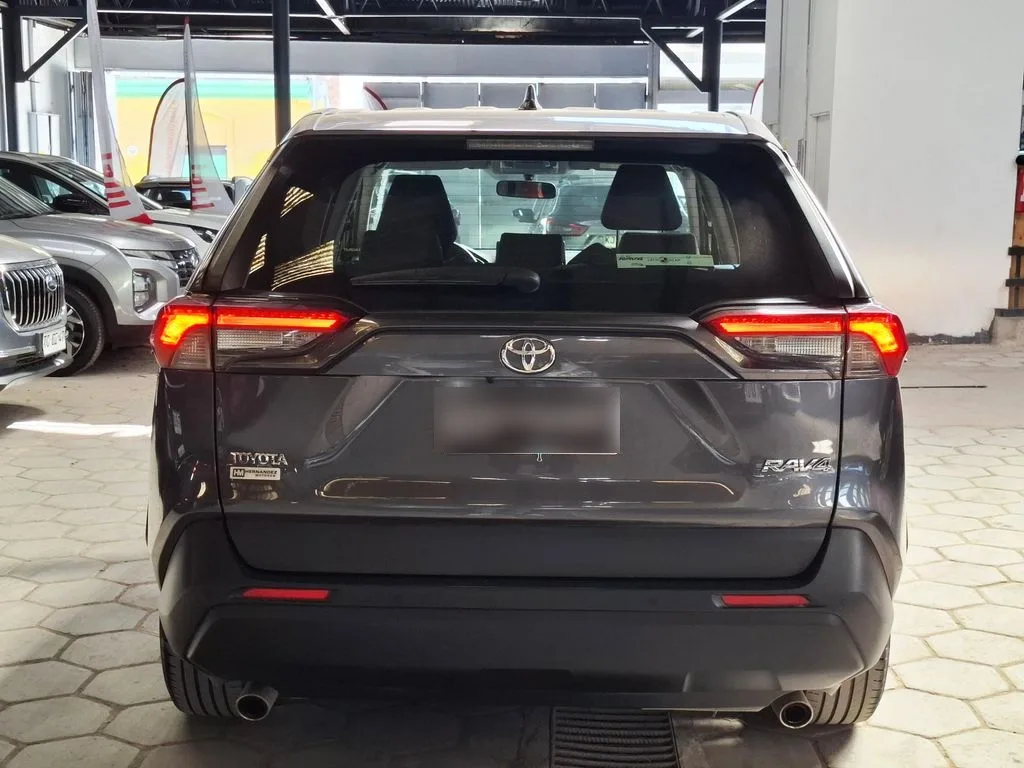 Toyota Rav4 2.0 Le Mt año 2024