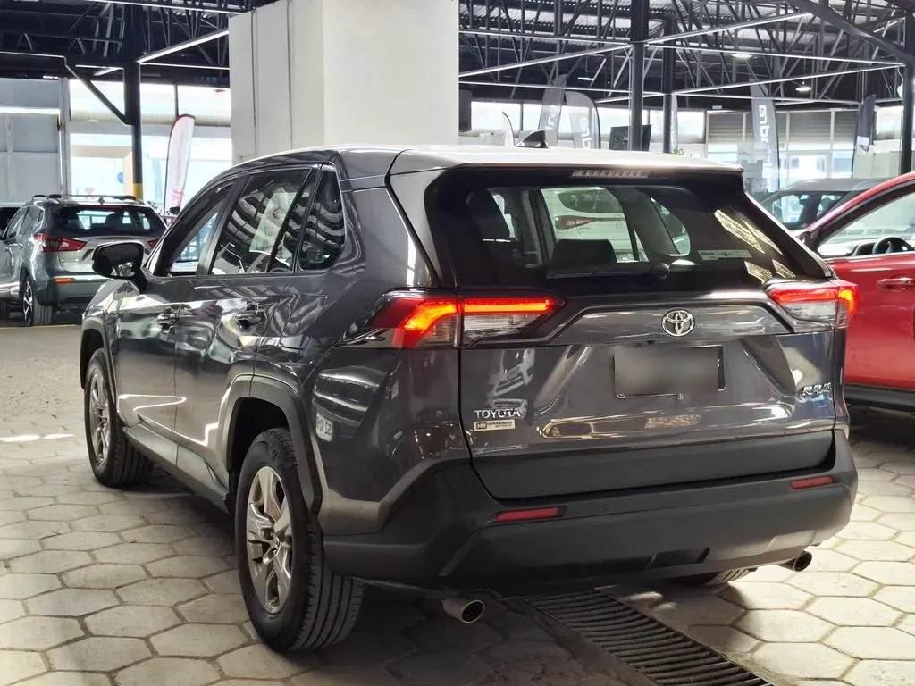 Toyota Rav4 2.0 Le Mt año 2024