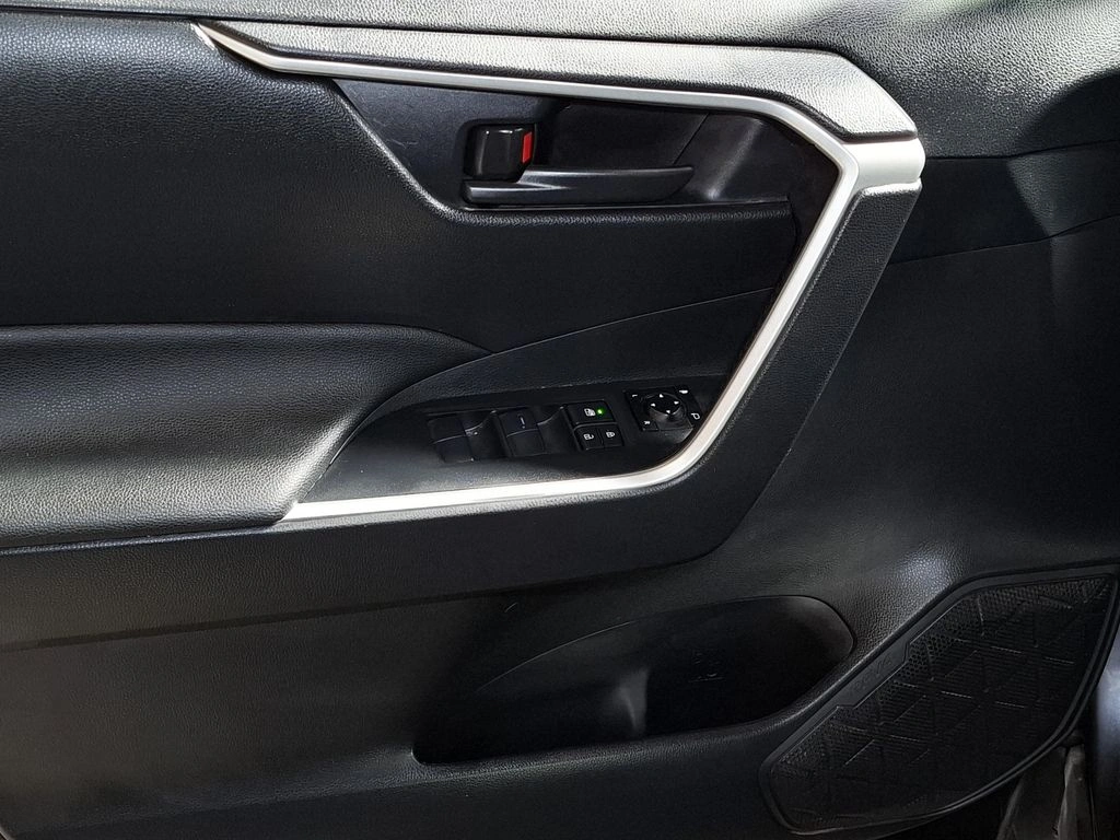 Toyota Rav4 2.0 Le Mt año 2024
