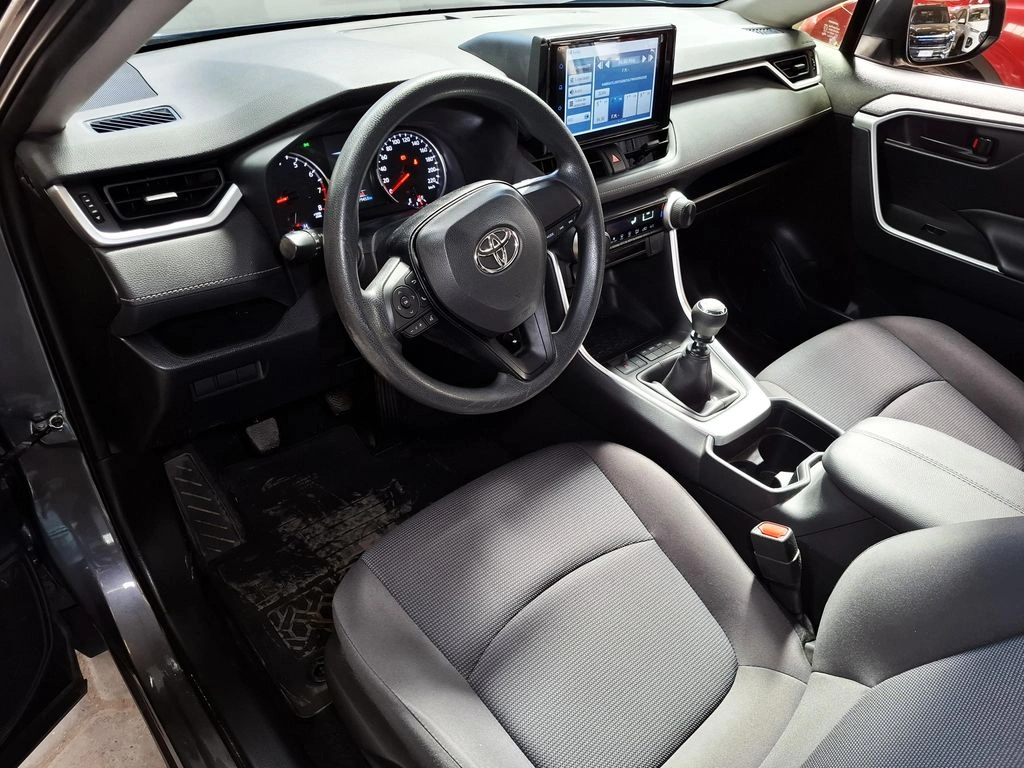 Toyota Rav4 2.0 Le Mt año 2024