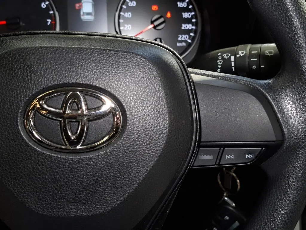 Toyota Rav4 2.0 Le Mt año 2024