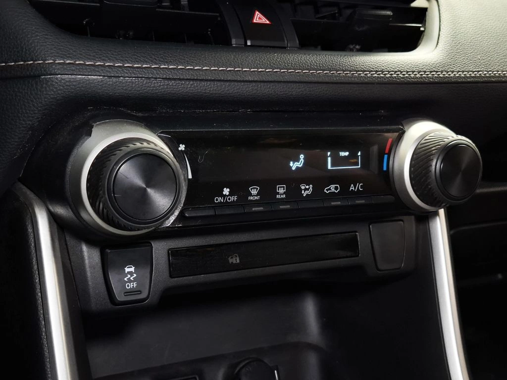 Toyota Rav4 2.0 Le Mt año 2024