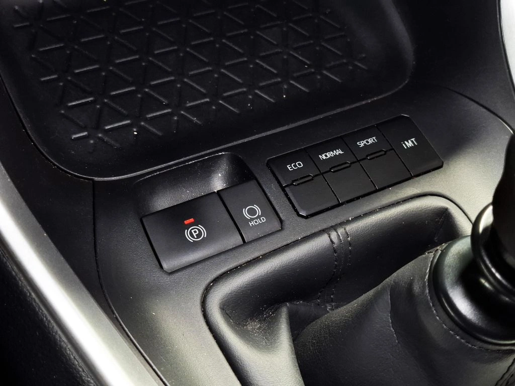 Toyota Rav4 2.0 Le Mt año 2024