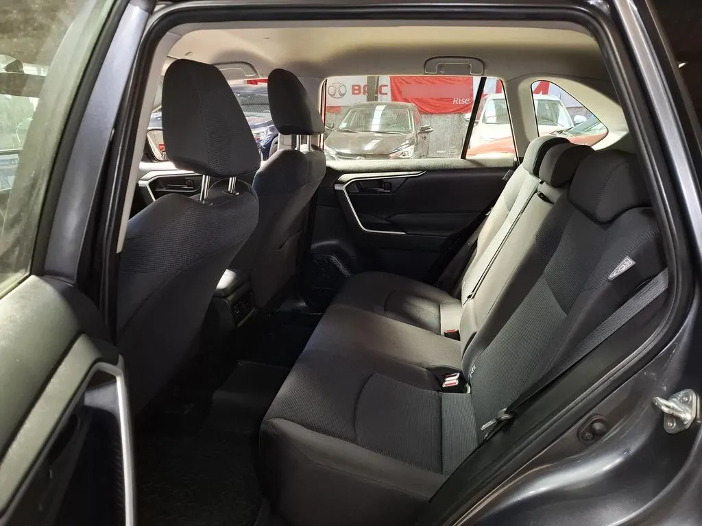 Toyota Rav4 2.0 Le Mt año 2024