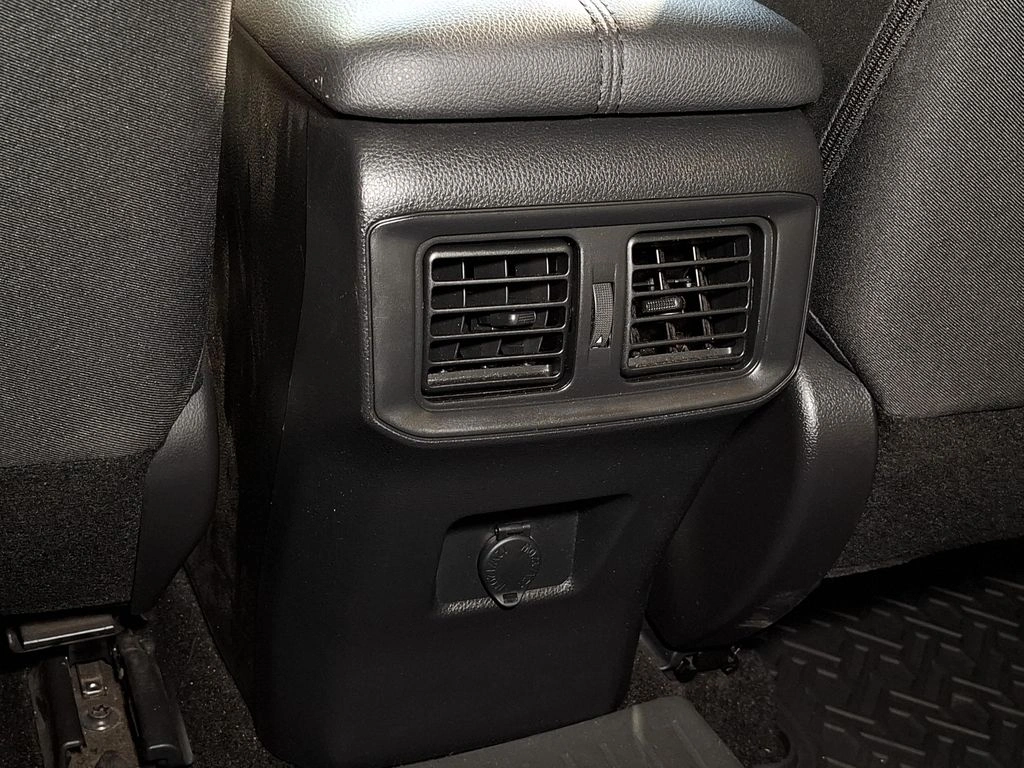 Toyota Rav4 2.0 Le Mt año 2024