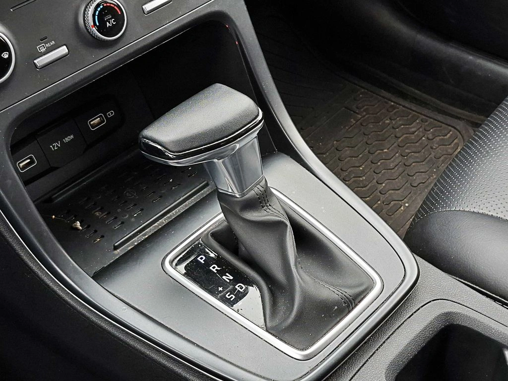 Hyundai Creta 1.5 Plus 4x2 Cvt At 5p año 2024