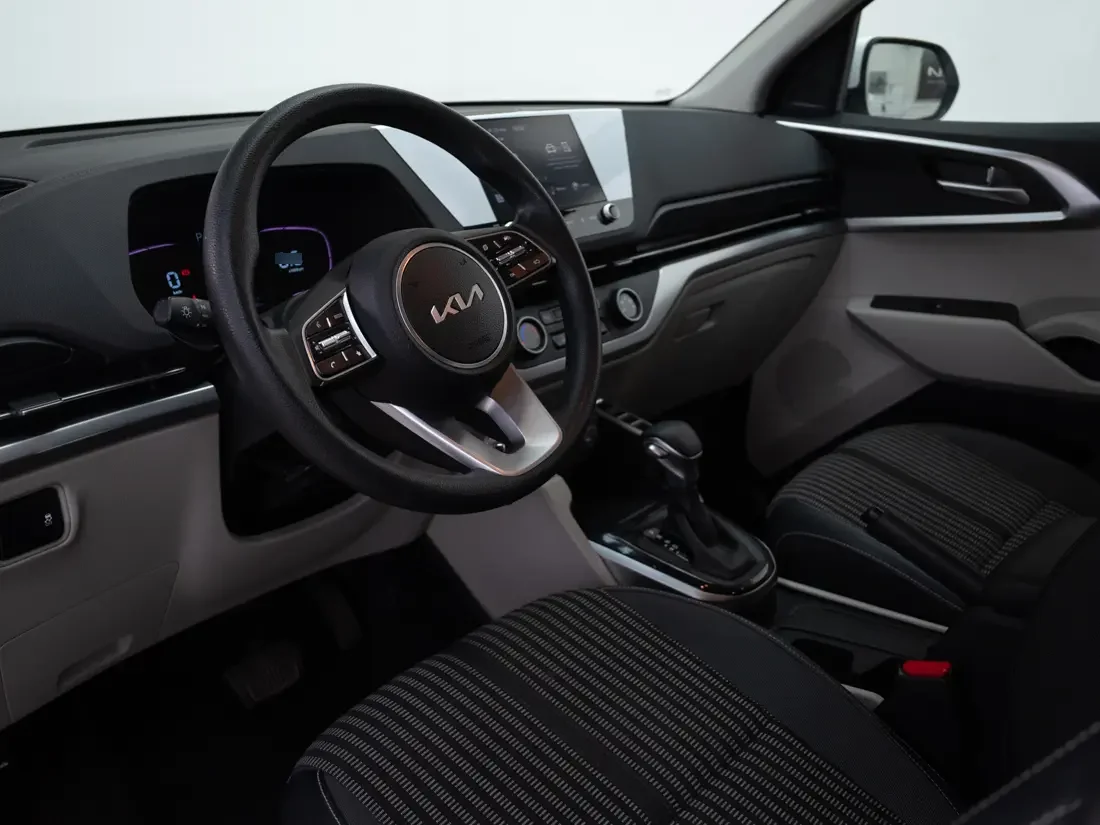 Kia Carens 1.5 T Ex At año 2025