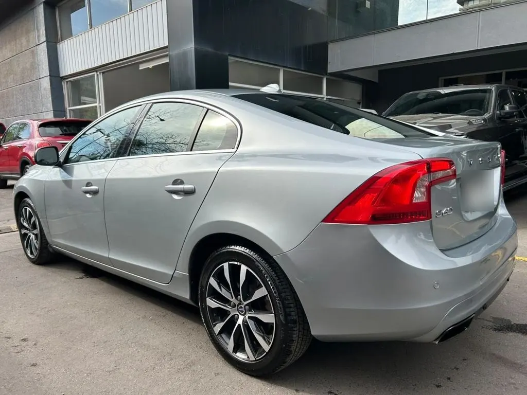 Volvo S60 T3 Comfort At año 2019