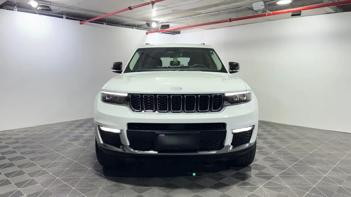 Jeep Grand Cherokee 3.6 Limited L At 4x4 año 2023