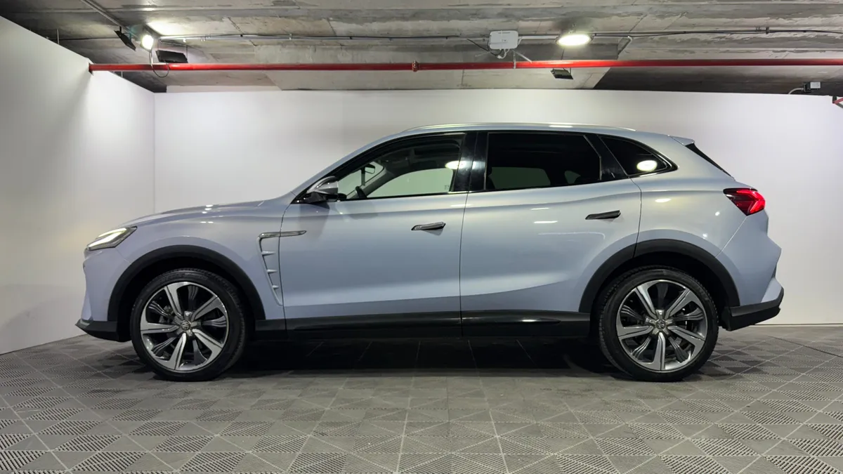 MG Marvel R 0.0 Dlx At Electrico año 2024