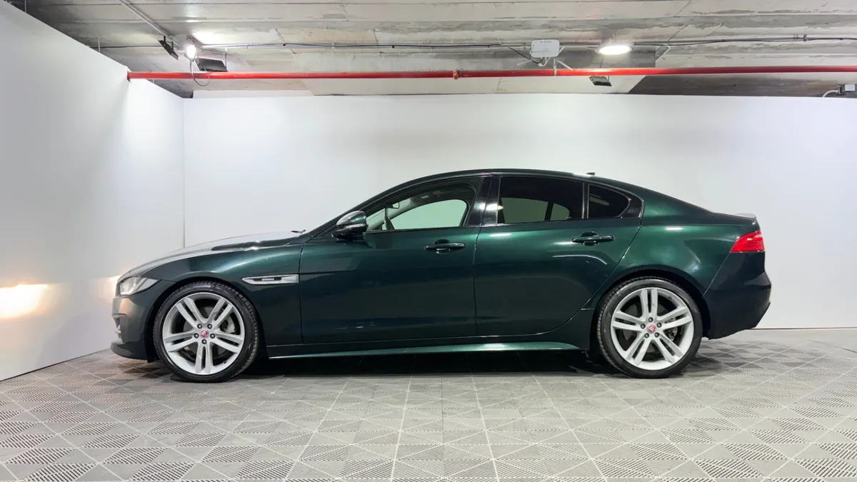 Jaguar Xe 2.0 R-Sport At año 2017