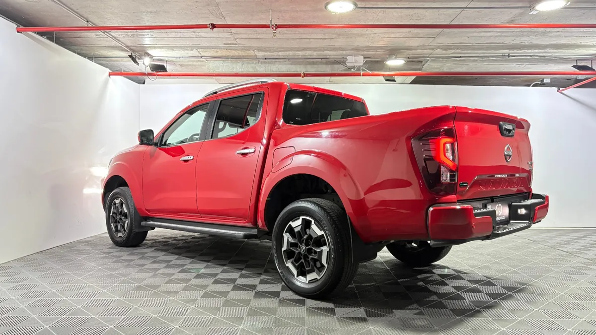 Nissan Navara 2.3 Dc Platinum At 4x4 Diesel año 2023