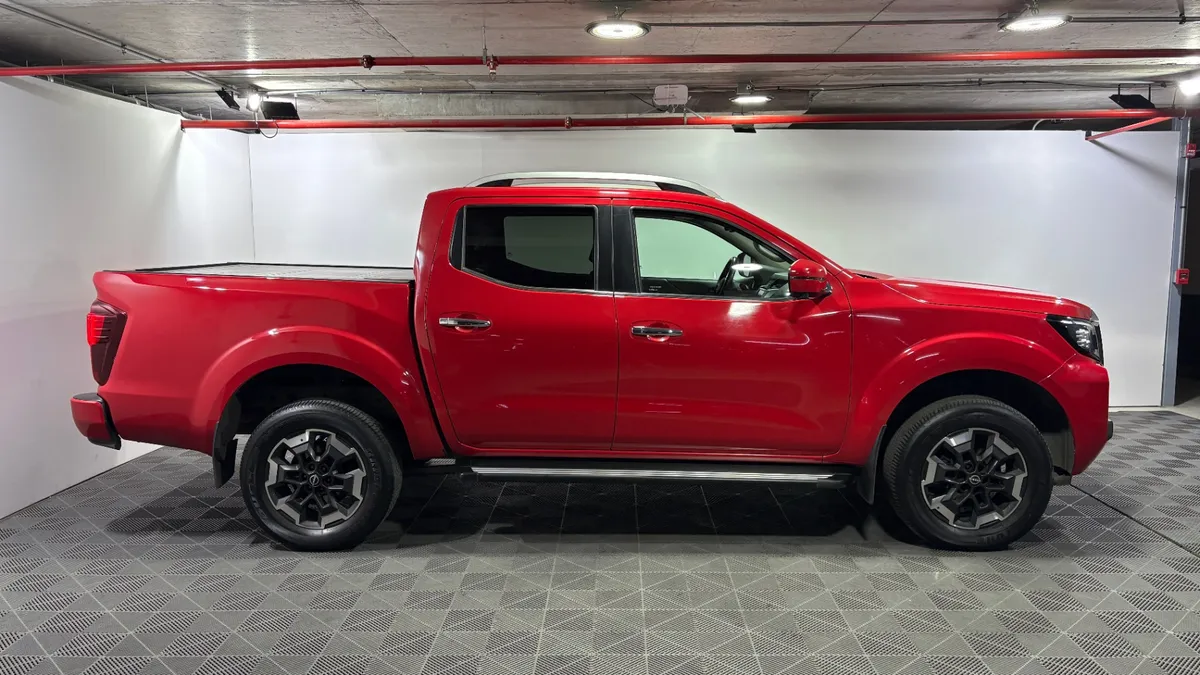 Nissan Navara 2.3 Dc Platinum At 4x4 Diesel año 2023