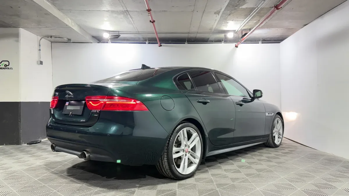 Jaguar Xe 2.0 R-Sport At año 2017