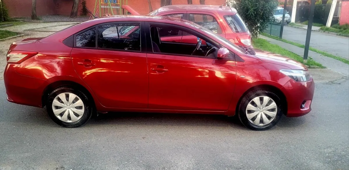TOYOTA YARIS 1.5 Sedan Xli Mt año 2017