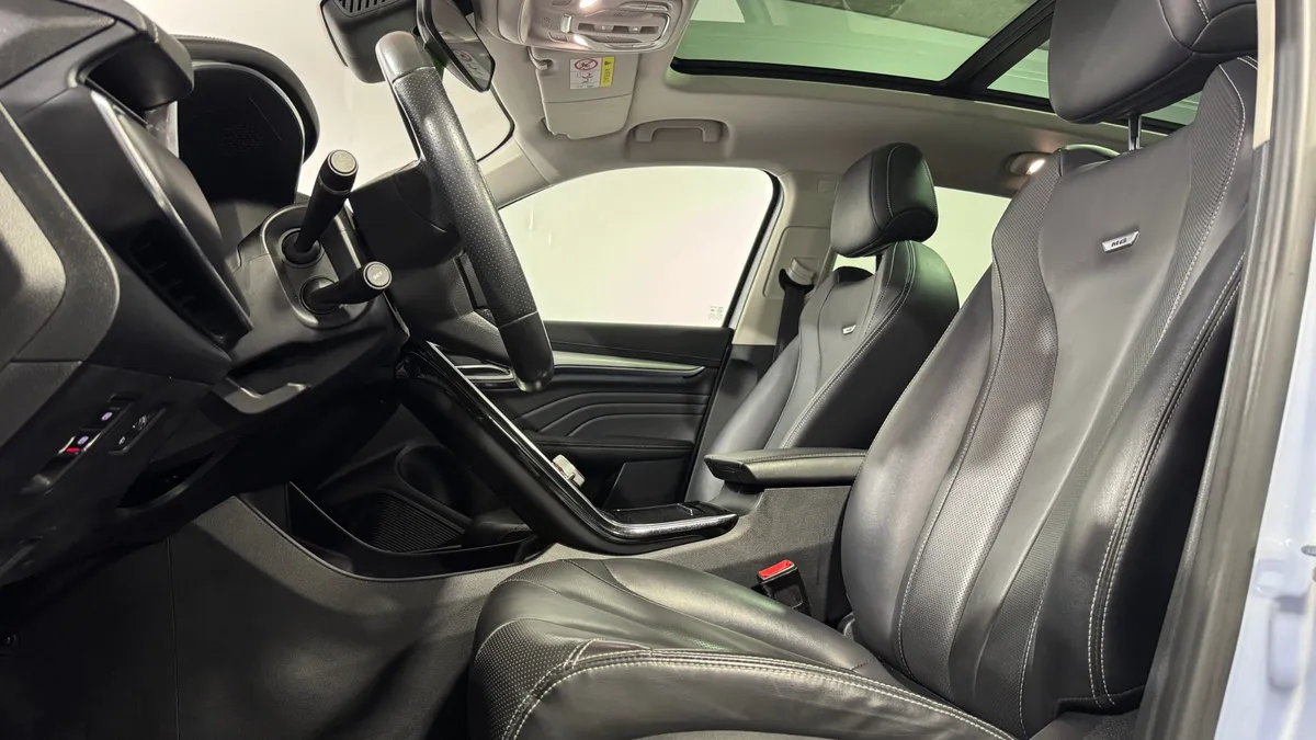 MG Marvel R 0.0 Dlx At Electrico año 2024