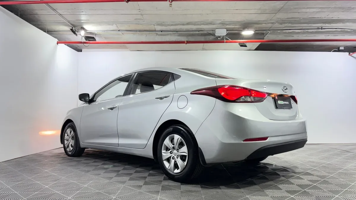 Hyundai Elantra 1.6 Md Gls Ac 2ab Mt año 2016