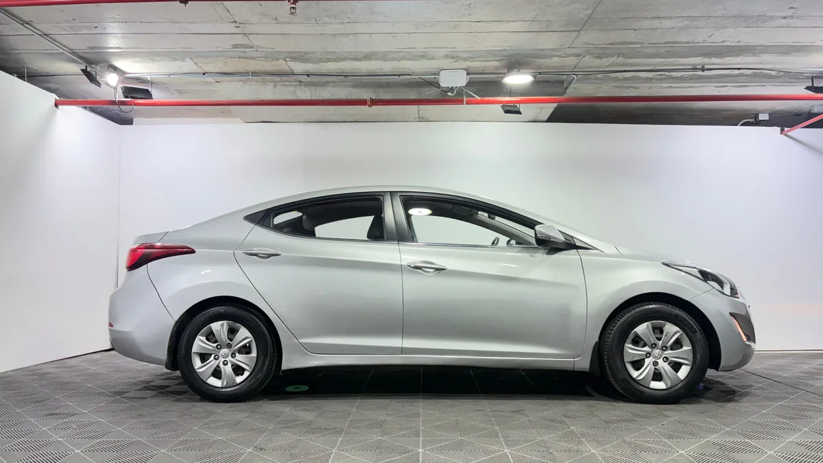 Hyundai Elantra 1.6 Md Gls Ac 2ab Mt año 2016