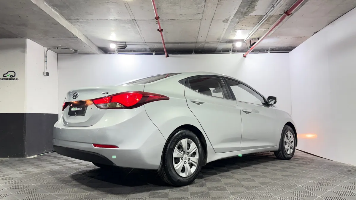 Hyundai Elantra 1.6 Md Gls Ac 2ab Mt año 2016