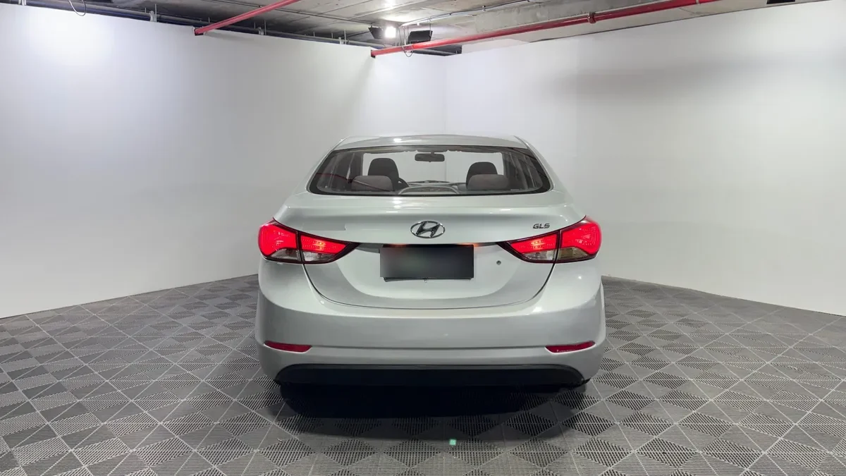 Hyundai Elantra 1.6 Md Gls Ac 2ab Mt año 2016